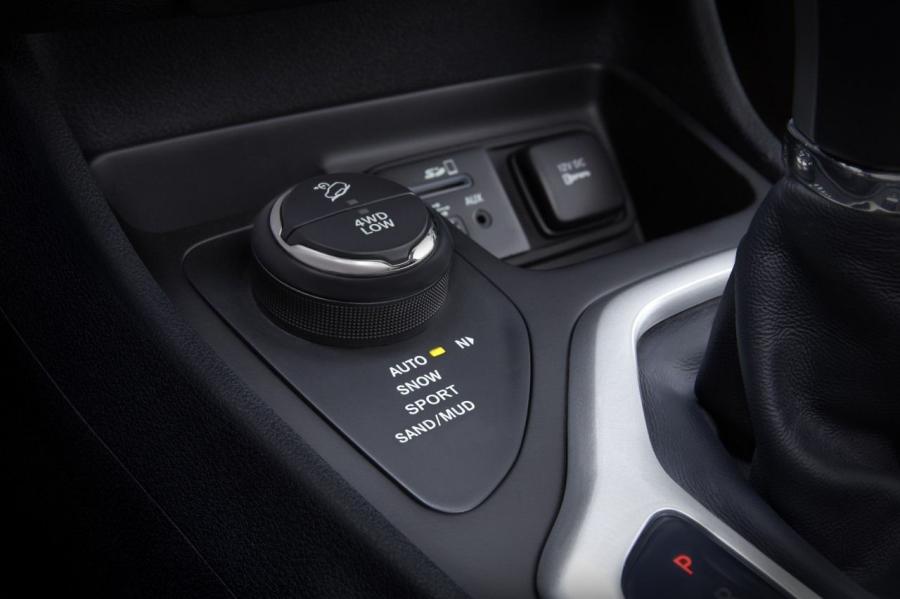  Jeep Cherokee 2014 года  (фото 17 из 88)